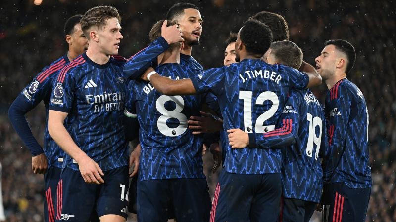 LPL第二代“微博王”诞生！BLG变菜原因曝光：ELK遥控绑架打野